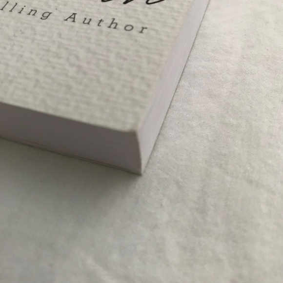 ๐3/$35 Introvert By Design Journal Paperback Book by Holley Gerth - Picture 4 of 7